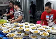 Kuliner Malam di Gresik: Lontong Kikil Menganti, Pembelinya Selalu Ramai Sehari Bisa Habiskan 200 Kaki Sapi