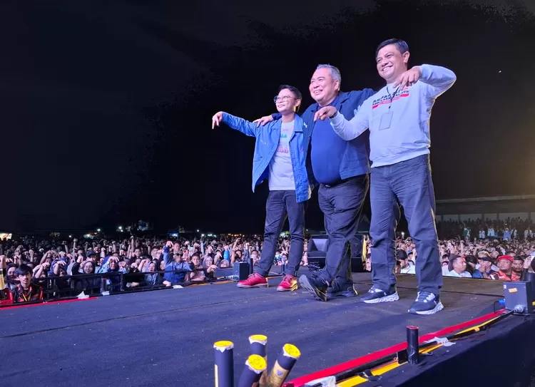 KIRI KE KANAN: Abdul Karim Aljufri, Ahmad Ali dan Hidayat Lamakarate di acara konser BerAmal bersama Dewa 19 di Luwuk, Kabupaten Banggai, Senin malam (16/9/2024).