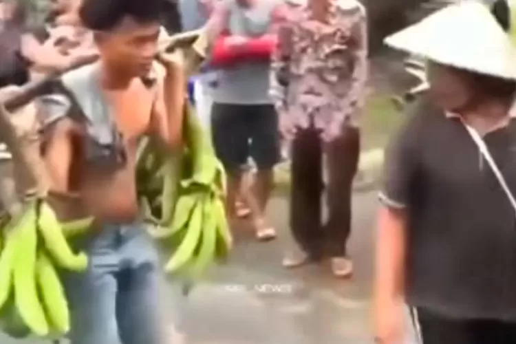 Viral, remaja yatim curi pisang untuk menghidupi sang adik