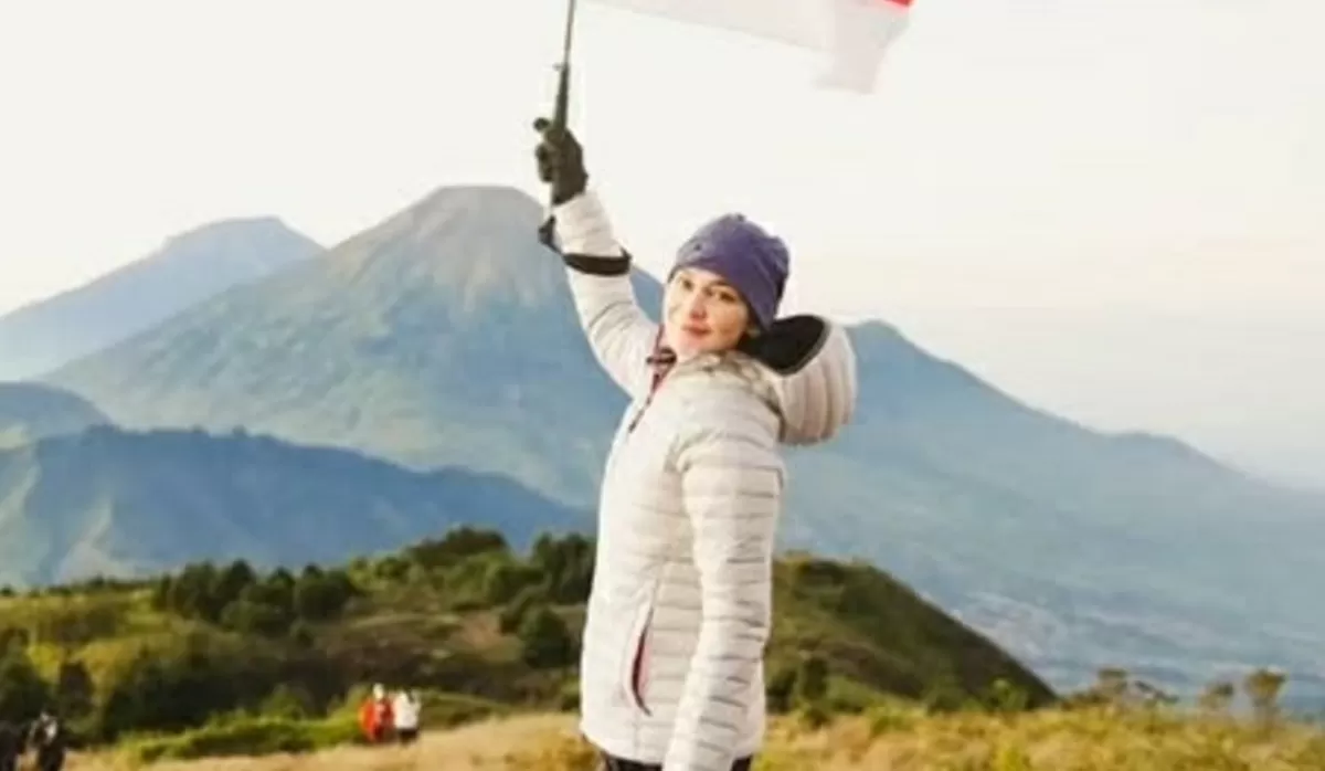 Potret Luna Maya unggah seru hiking ke berbagai wilayah, hempas cibiran netizen julid yang menudingnya lakukan pesugihan ke Gunung Kawi (Instagram/lunamaya)