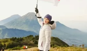 Luna Maya Santai Tanggapi soal Tudingan Pesugihan ke Gunung Kawi, Postingan Istri Maxime Bouttier Hiking Sampai ke Jepang Hempas Cibiran Netizen Julid