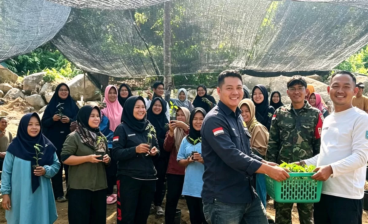 Lomba tanam serentak bibit cabai resmi dimulai di Desa Rewak, Kamis, 20 Agustus 2026, pagi. (Ropi Kahardi )