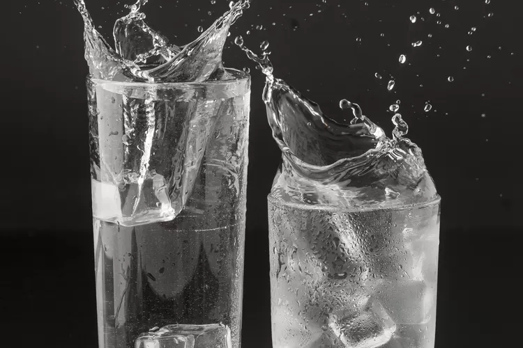 Minum Air Es Bisa Bikin Darah Haid Beku Mitos Atau Fakta Yuk Simak Penjelasannya Babad Id 0645