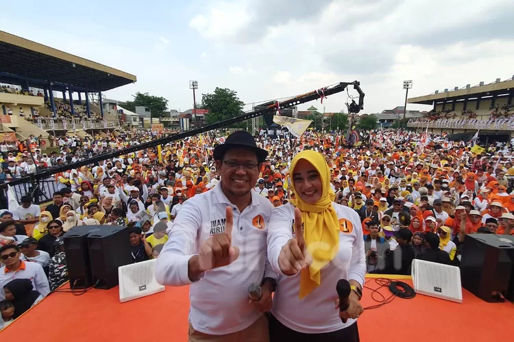 Kampanye akbar Calon Walikota dan Wakil Walikota Depok nomor urut 1, Imam Budi Hartono-Ririn Farabi Arifiq, membuktikan bakal songsong kemenangan di Pilkada Depok 2024, Sabtu (23/11). (FAHMI/RADAR DEPOK)