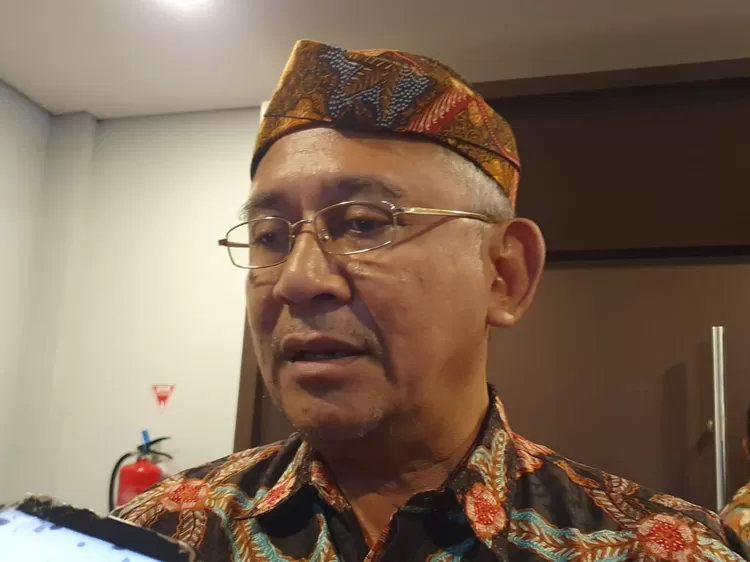 Wakil Ketua DPRD Provinsi Jawa Barat Achmad Ru'yat meminta agar oknum guru yang melakukan pelecehan seksual kepada siswa SD di Klapanunggal dihukum seberat mungkin.