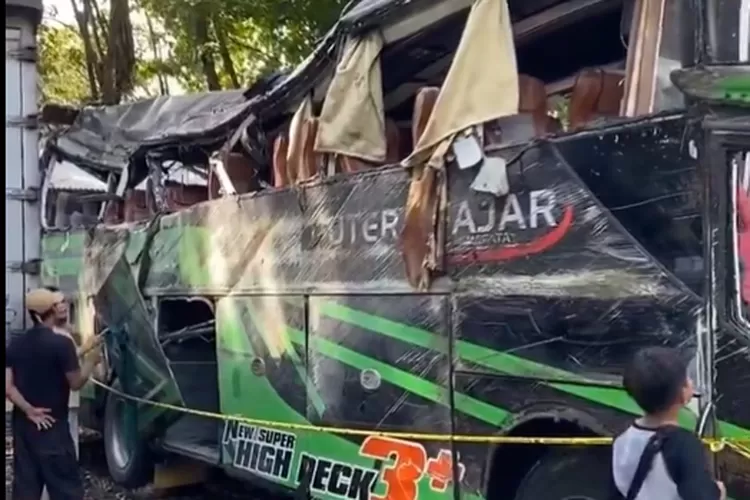 Fakta Miris Kecelakaan Bus SMK Lingga Kencana Depok, 2 Siswa Rela Jadi ...