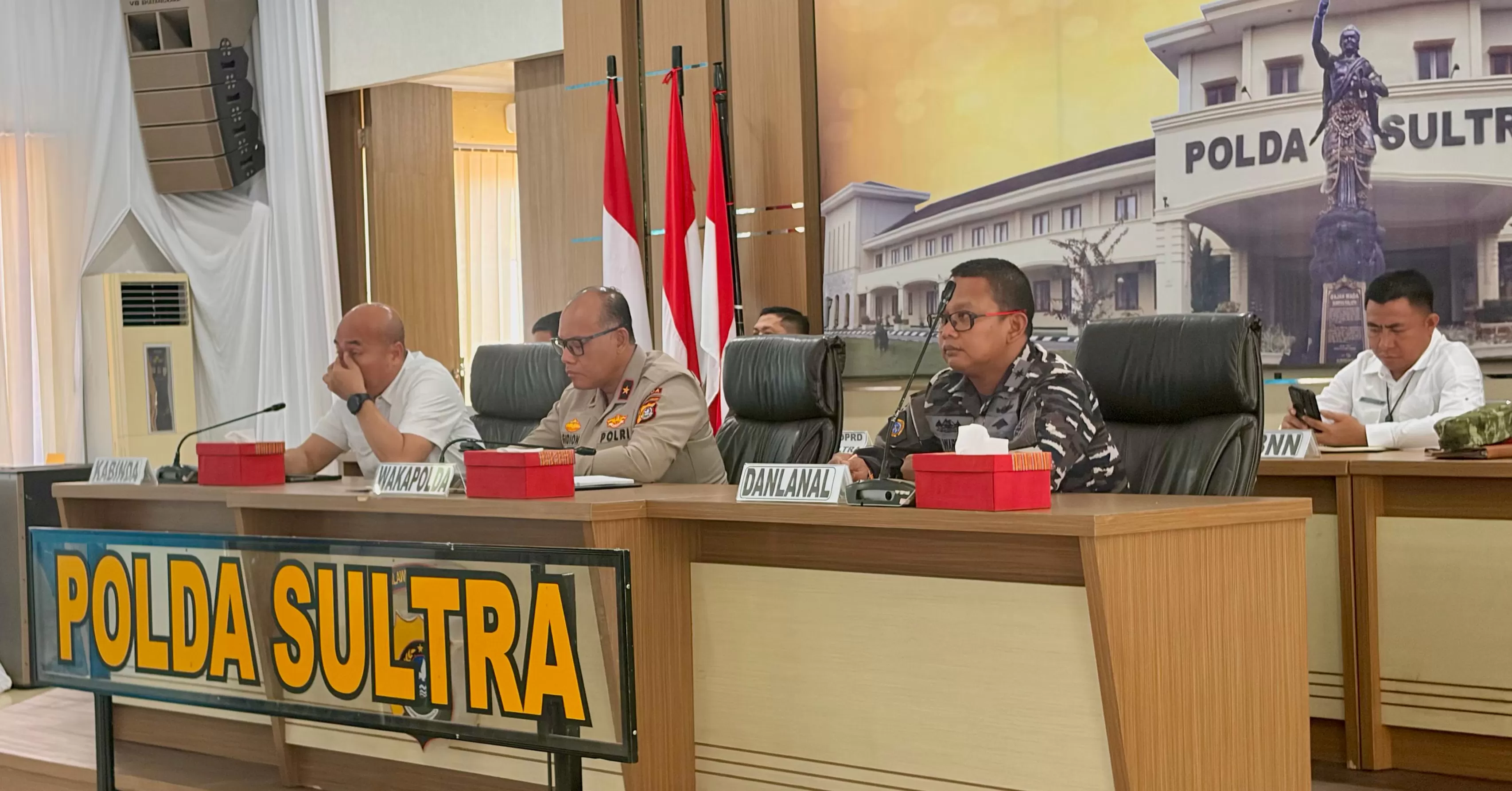 Wakapolda Sultra saat Pimpin Rapat Koordinasi Lintas Sektoral Kesiapan Operasi Ketupat Anoa 2026