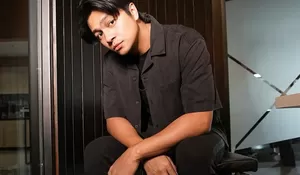 Intip 5 OOTD Deva Mahenra Pemeran Aris di Film Ipar Adalah Maut: Sukses Bikin Ciwi-ciwi Meleleh!