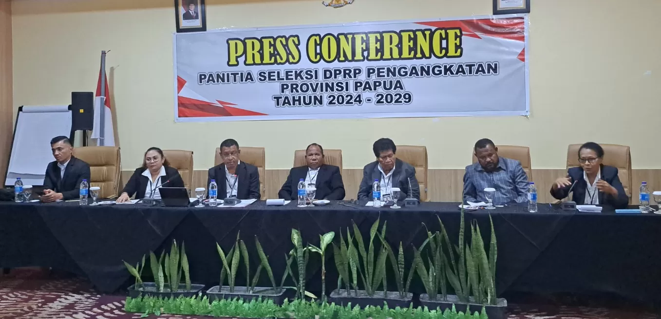 Pelaksanaan confrensi pers hasil pleno ferifikasi dan falidasi berkas calon anggota DPRP Provinsi Papua di Hotel Horizon Ultima Entrop, Selasa (17/12/2024).