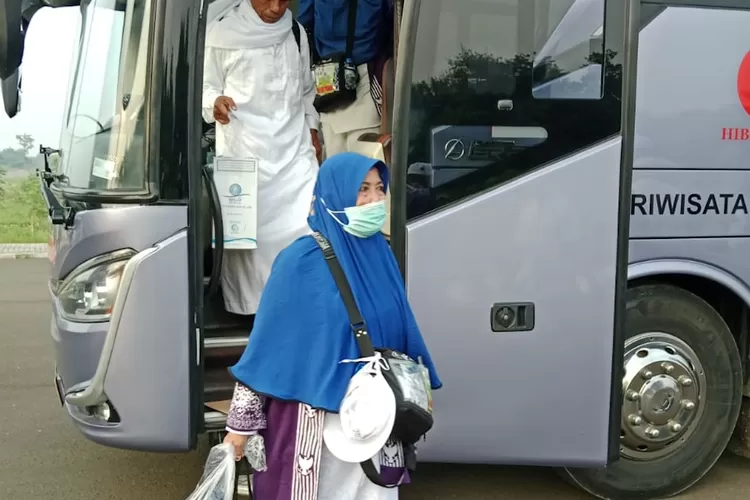 Kepulangan jemaah haji asal Kota Depok kloter 21 di Universitas Islam Internasional Indonesia (UIII). (ANDIKA  EKA/RADAR DEPOK)