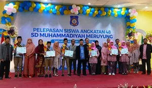 81 Siswa SD Muhammadiyah Meruyung Depok Diwisuda, Siswa Berprestasi Dapat Penghargaan