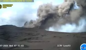 Enam Kali Letusan Beruntun Anak Krakatau, Kolom Abu Hitam Pekat Mengarah ke Barat laut dan Utara