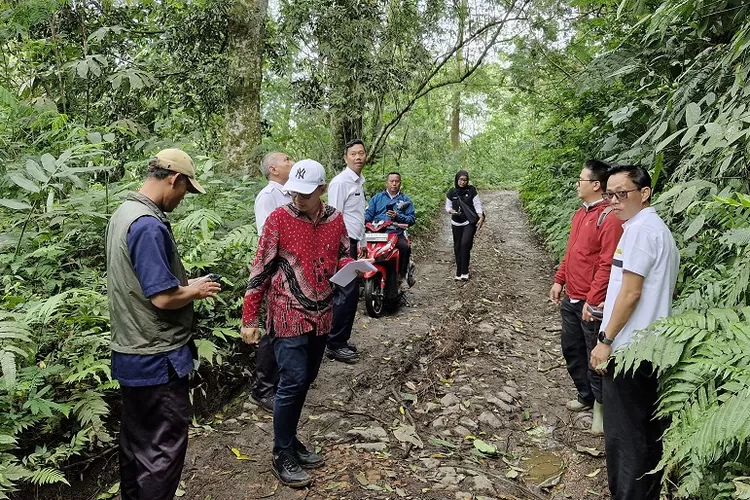 Pengukuran lahan untuk rencana pelebaran Jalan Lingkar Selatan. (KABAR BOGOR)