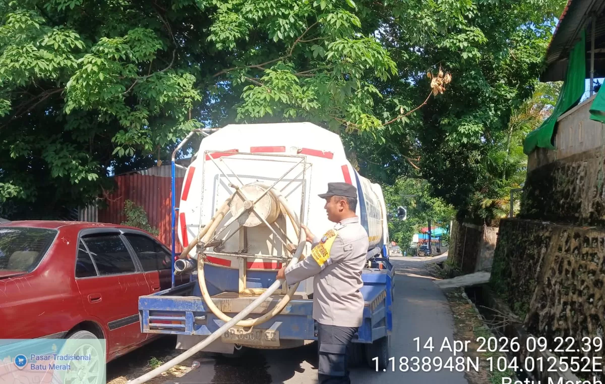 Personel Polresta Barelang saa iba dilokasi merespon cepat layanan darurat 110 terkait keributan di wilayah hukum Polsek Sagulung. (Foto: Humas Polresta Barelang)