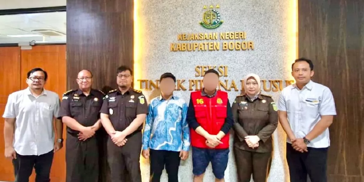 Kanwil DJP Jabar III menyerahkan tersangka berinisial AM, beserta barang bukti kepada Kejaksaan Negeri Kabupaten Bogor dalam perkara tindak pidana perpajakan yang merugikan negara Rp403.259.188. (RADAR DEPOK)