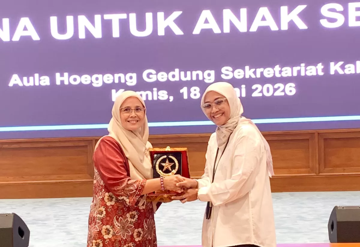 Kepala SMK Pariwisata PHT Cianjur, Nia Rohania, M.H., M.Pd., dan pihak Istana Presiden. (FOTO: Ist)