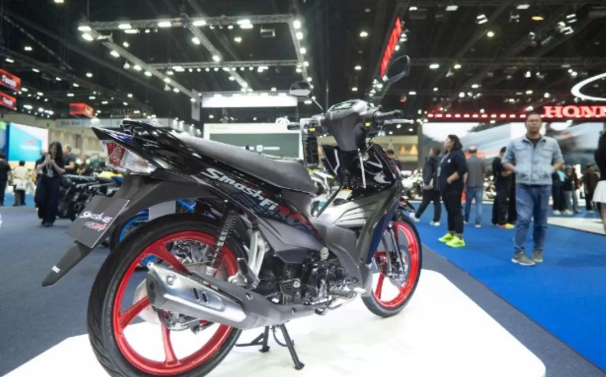 Suzuki Smash 115 2026 hadir! Motor bebek paling irit BBM, mesin bandel &amp; harga merakyat. Solusi pas buat mahasiswa &amp; pekerja. (Tangkap Layar )