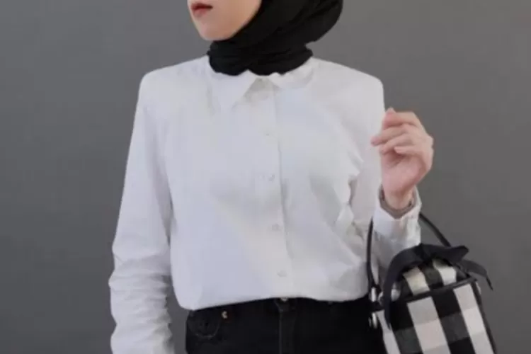 Beberapa Rekomendasi OOTD Kemeja Putih dengan Hijab, Penasaran yuk Kita