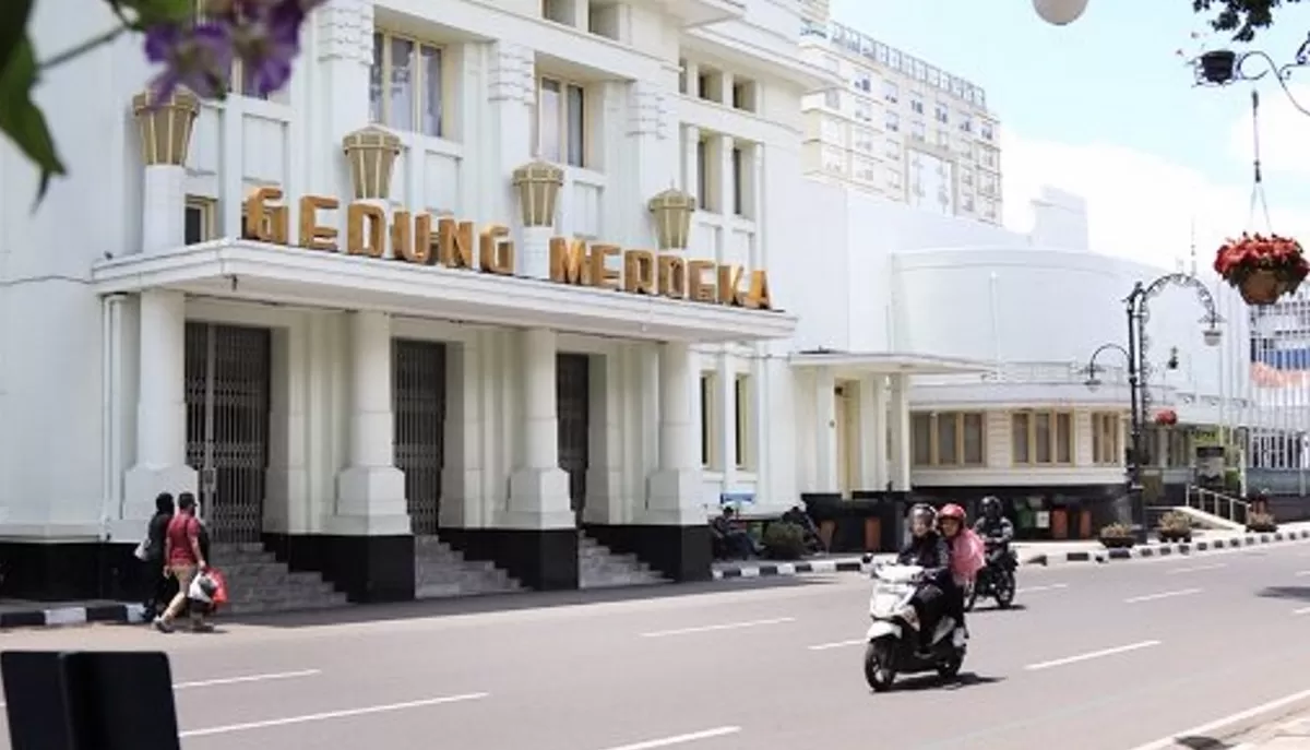 Gedung sejarah berada di kawasan Jalan Asia Afrika Kota Bandung, Jawa Barat.