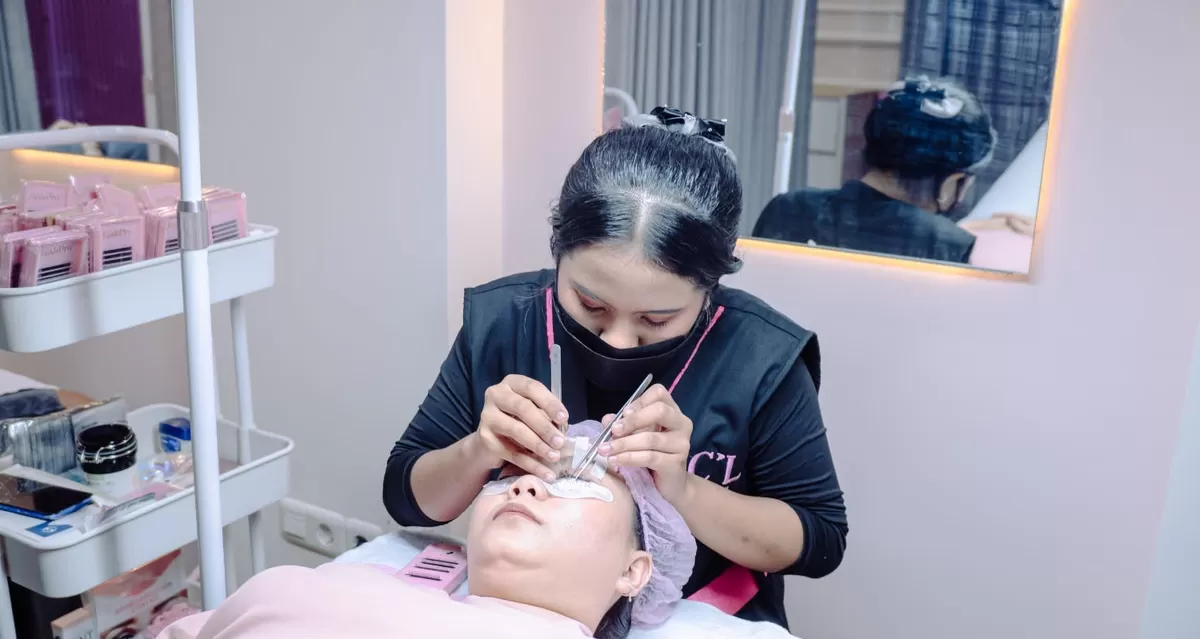 Eyelash Extension, solusi bulu mata lentik dan tahan lama di RC'L Aesthetic. (FOTO: Istimewa)