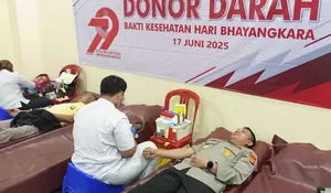 HUT Bhayangkara, Polrestro Depok Donor Darah di Polsek Pancoranmas