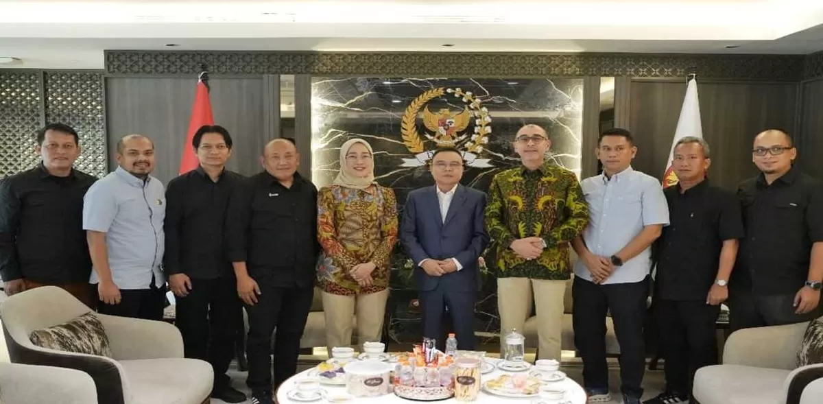 Wakil Ketua DPR RI Sufmi Dasco Ahmad memfasilitasi mediasi penyampaian aspirasi dari Serikat Pekerja Perkebunan Nusantara PT Sinergi Gula Nusantara (SPBUN-SGN) dengan manajemen. (Kalimantansatu.com/Dok. Istimewa)