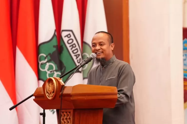 Gubernur Sulawesi Selatan, Andi Sudirman Sulaiman meminta rencana kenaikan pajak ditunda dan dikaji ulang. (Instagram/andisudirman.sulaiman)