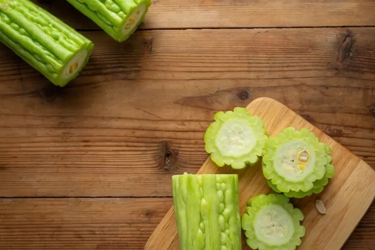 Manfaat Sayur Pare Bagi Kesehatan Tubuh  (Foto: freepik/ jcomp )