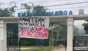 Ditegur Kepsek Gegara Ketahuan Merokok, Ratusan Siswa SMAN 1 Cimarga Kompak Mogok Sekolah