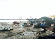 Berawal dari Video Viral, Aksi 'The Guardians of The River' Sapu 7 Ton Sampah di Sungai Musi 