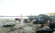 Berawal dari Video Viral, Aksi 'The Guardians of The River' Sapu 7 Ton Sampah di Sungai Musi 