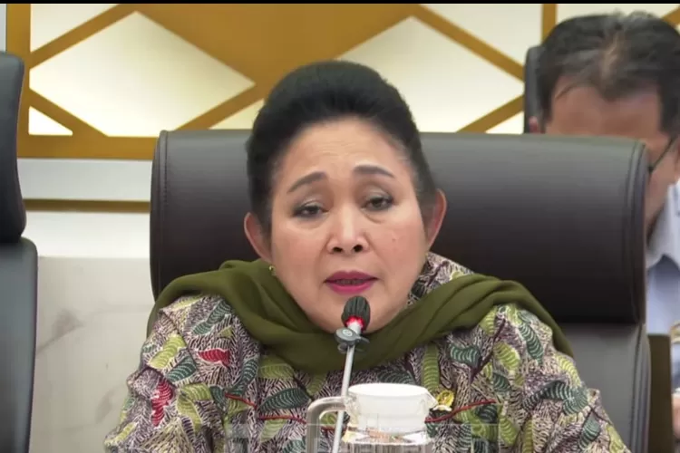 Ketua Komisi IV DPR, Titiek Soeharto mendesak Menhut Raja Juli menindak pelaku illegal logging tanpa tebang pilih. (YouTube/TVR Parlemen)