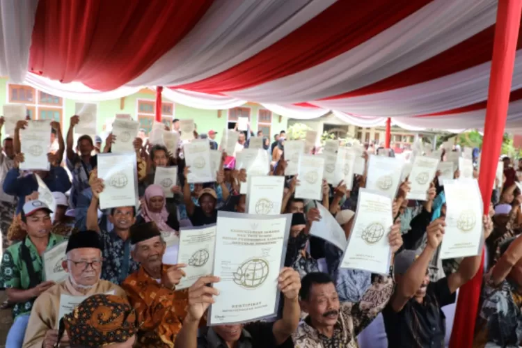 Pembagian sertifikat tanah gratis oleh Kementrian ATR/BPN