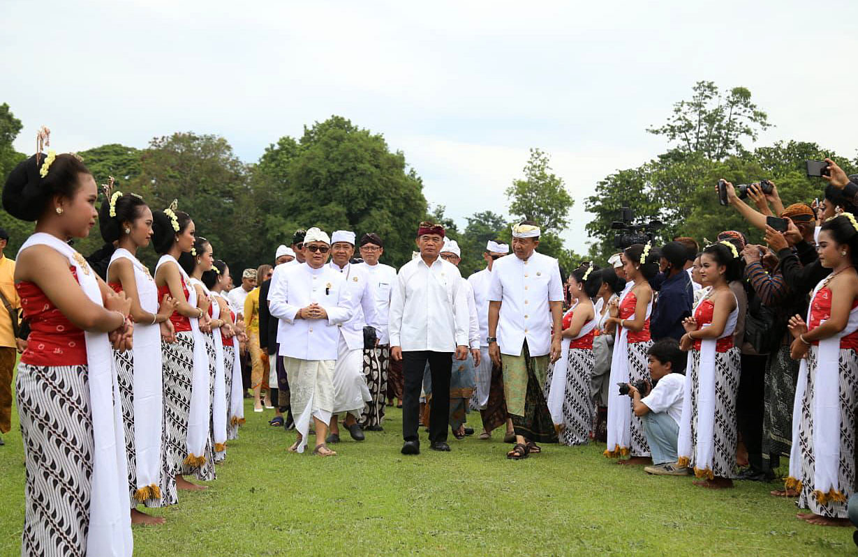 Menko PMK Hadiri Upacara Tawur Agung Kesanga Di Candi Prambanan