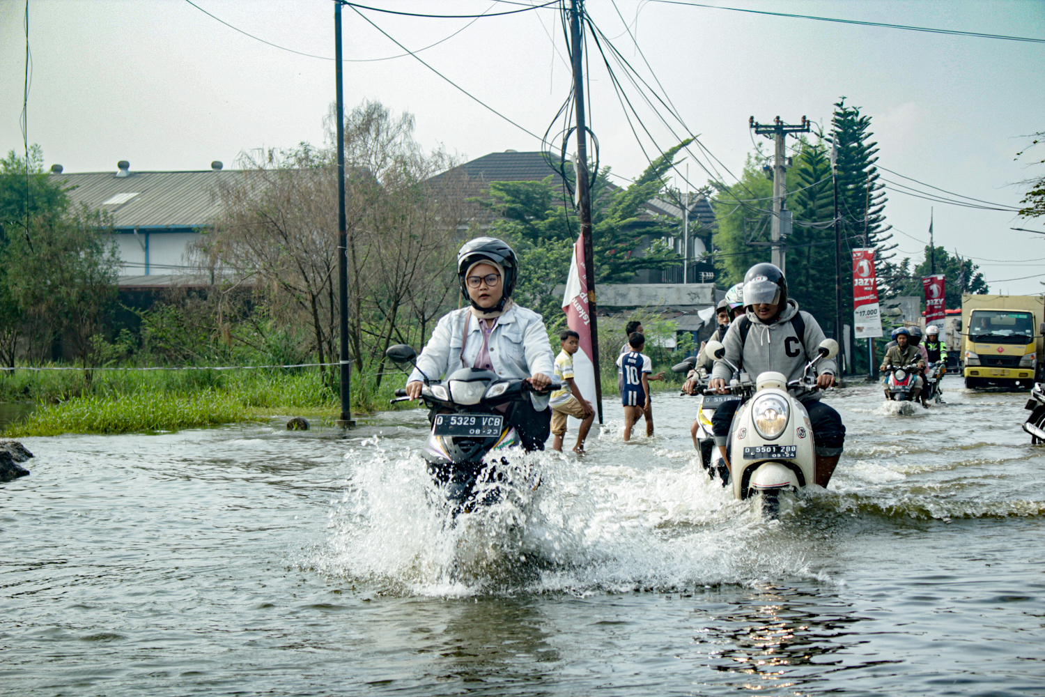 Hari Pasca Hujan Besar Banjir Masih Merendam Jalan Kawasan Industri Sapan