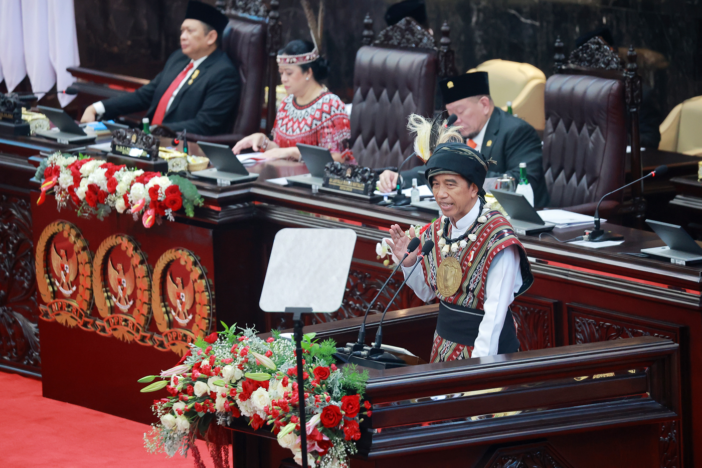 Presiden Jokowi Gunakan Baju Adat Tanimbar Maluku Di Sidang Tahunan MPR