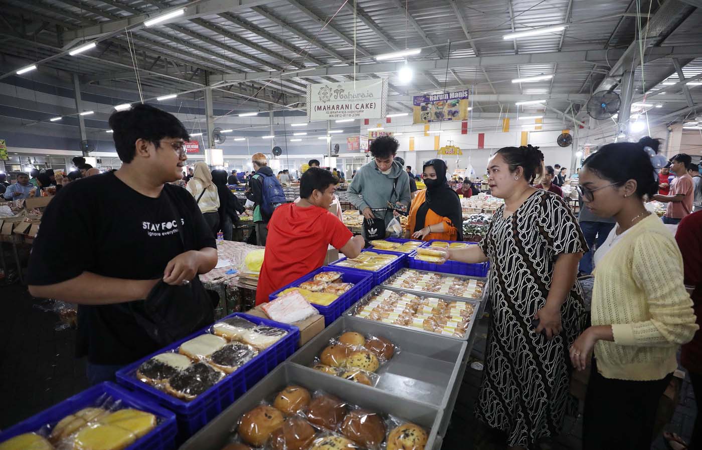 Ramainya Sentra Kue Murah Di Pasar Senen