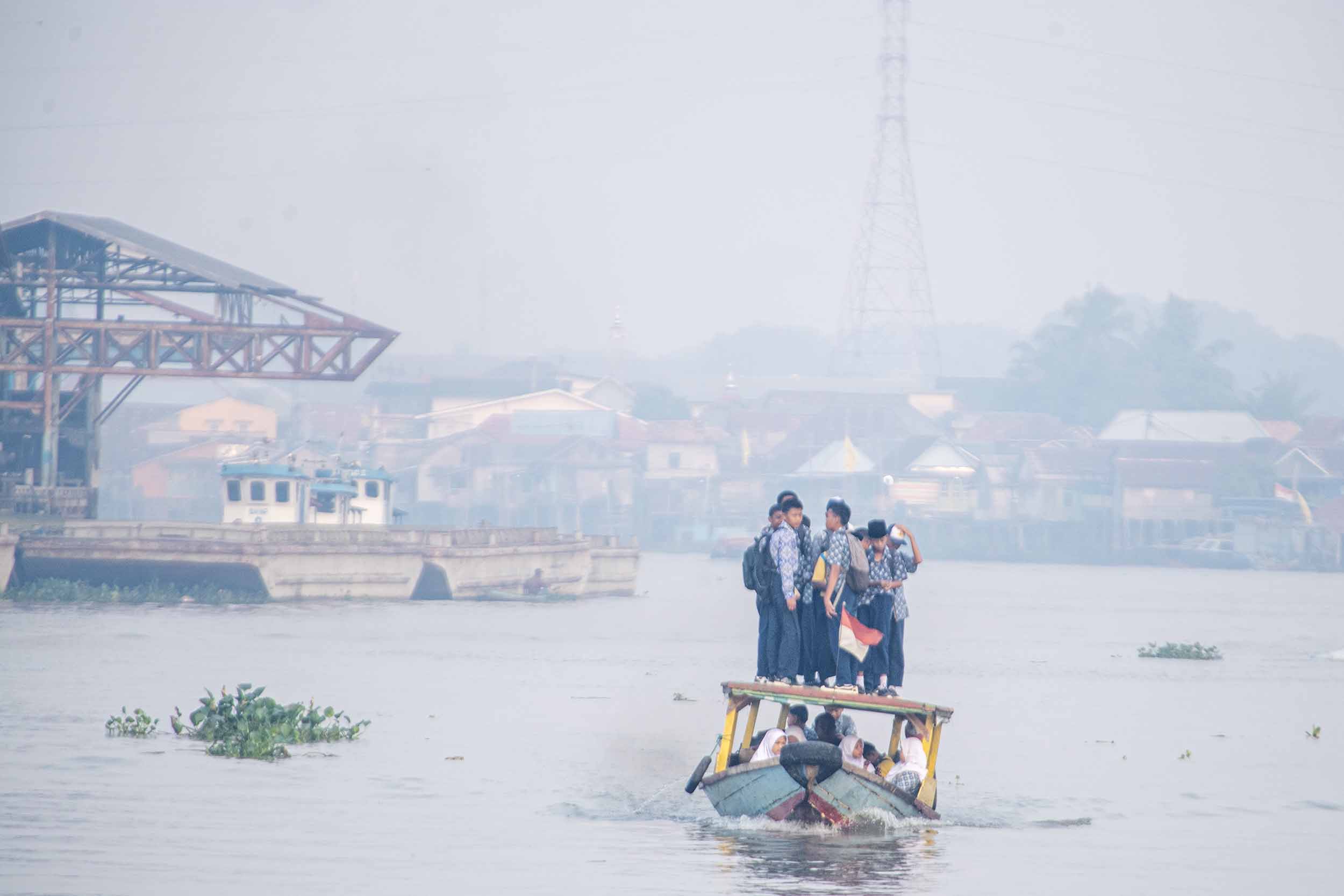 Kebakaran Hutan Dan Lahan Sungai Ogan Diselimuti Kabut Asap